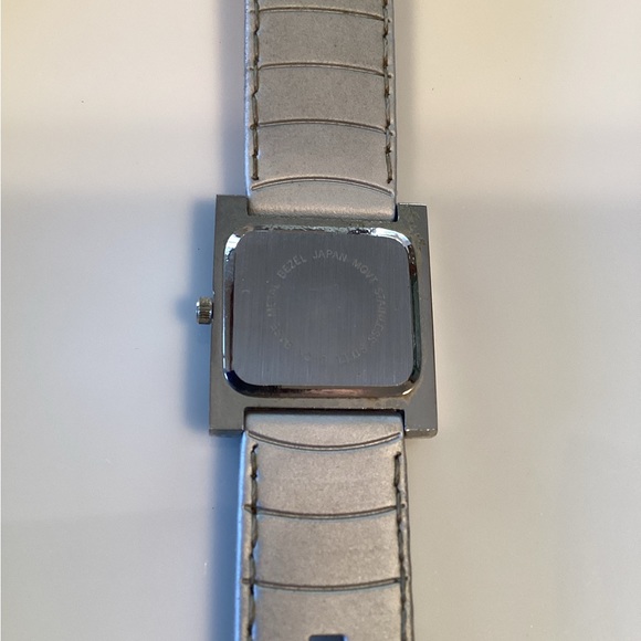 Watch - Picture 3 of 6